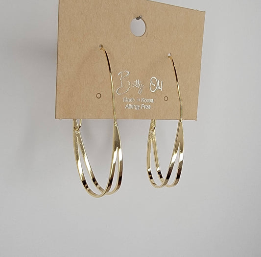 HOOP EARRINGS.