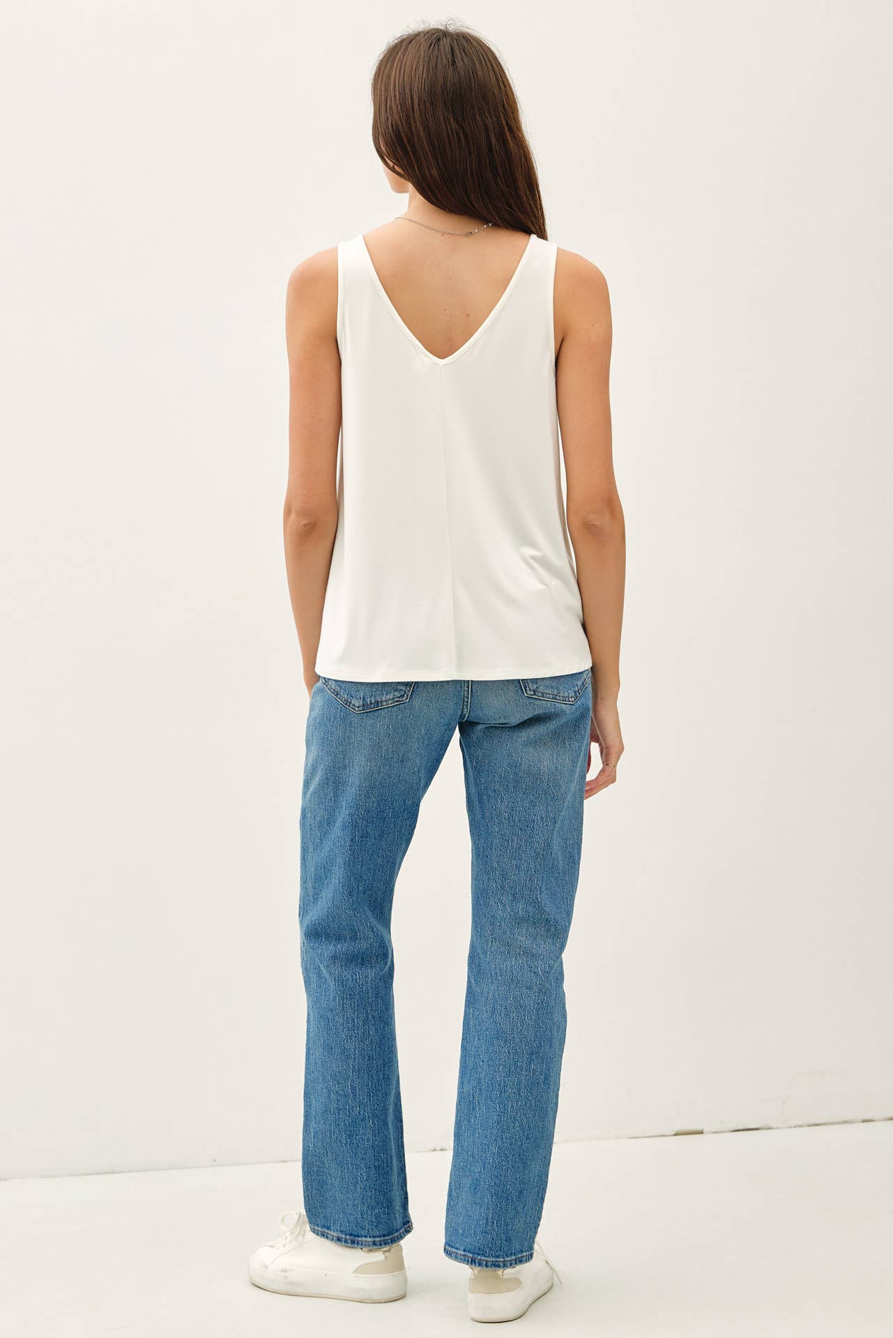 BAMBOO/MODAL BASIC V-NECK TANK