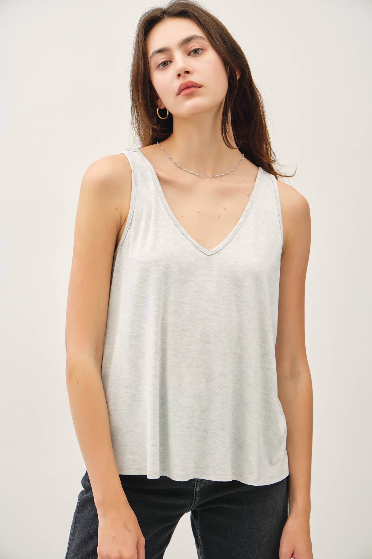 BAMBOO/MODAL BASIC V-NECK TANK