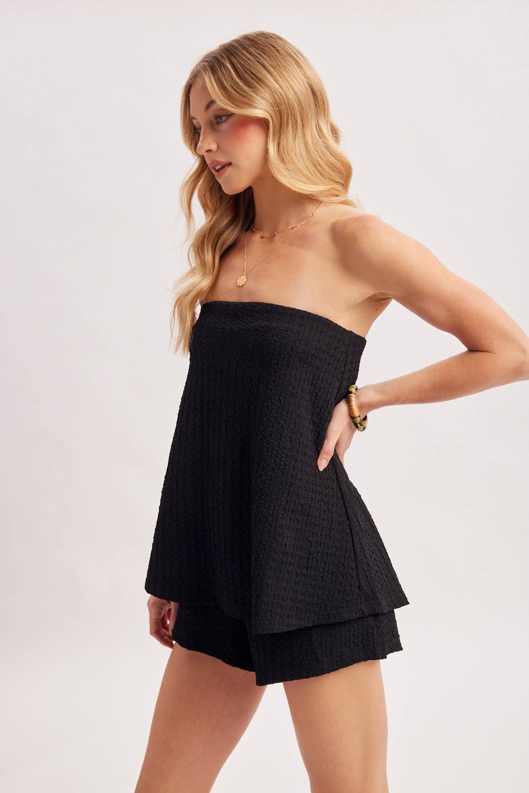 TEXTURE LAYERED STRAPLESS ROMPER