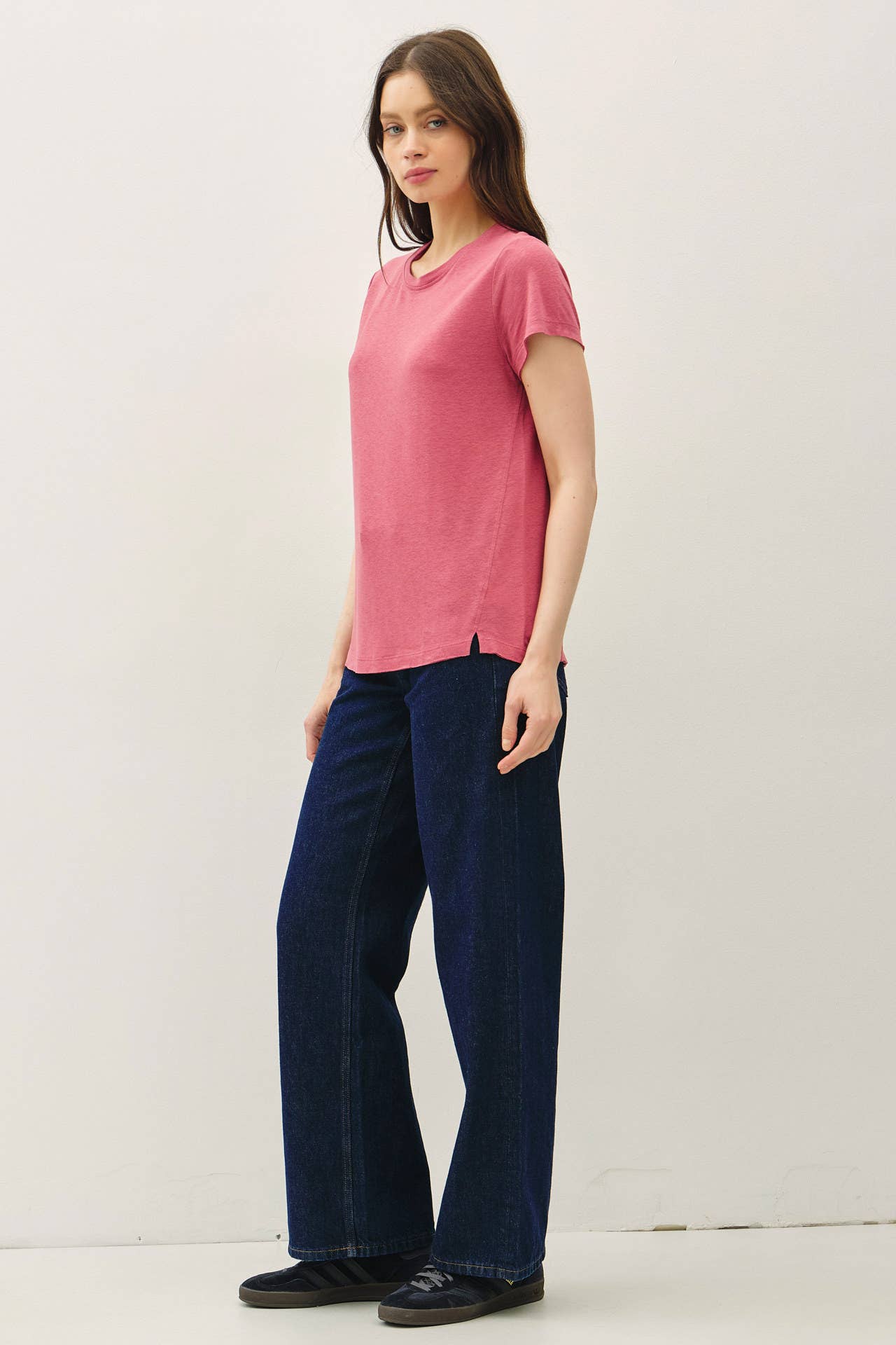LINEN CLASSIC ROUND NECK SPLIT HEM T-SHIRT