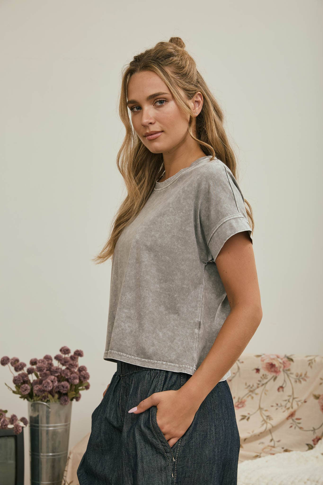 WASHED SHORT SLEEVE BOXY KNIT TOP : GREY