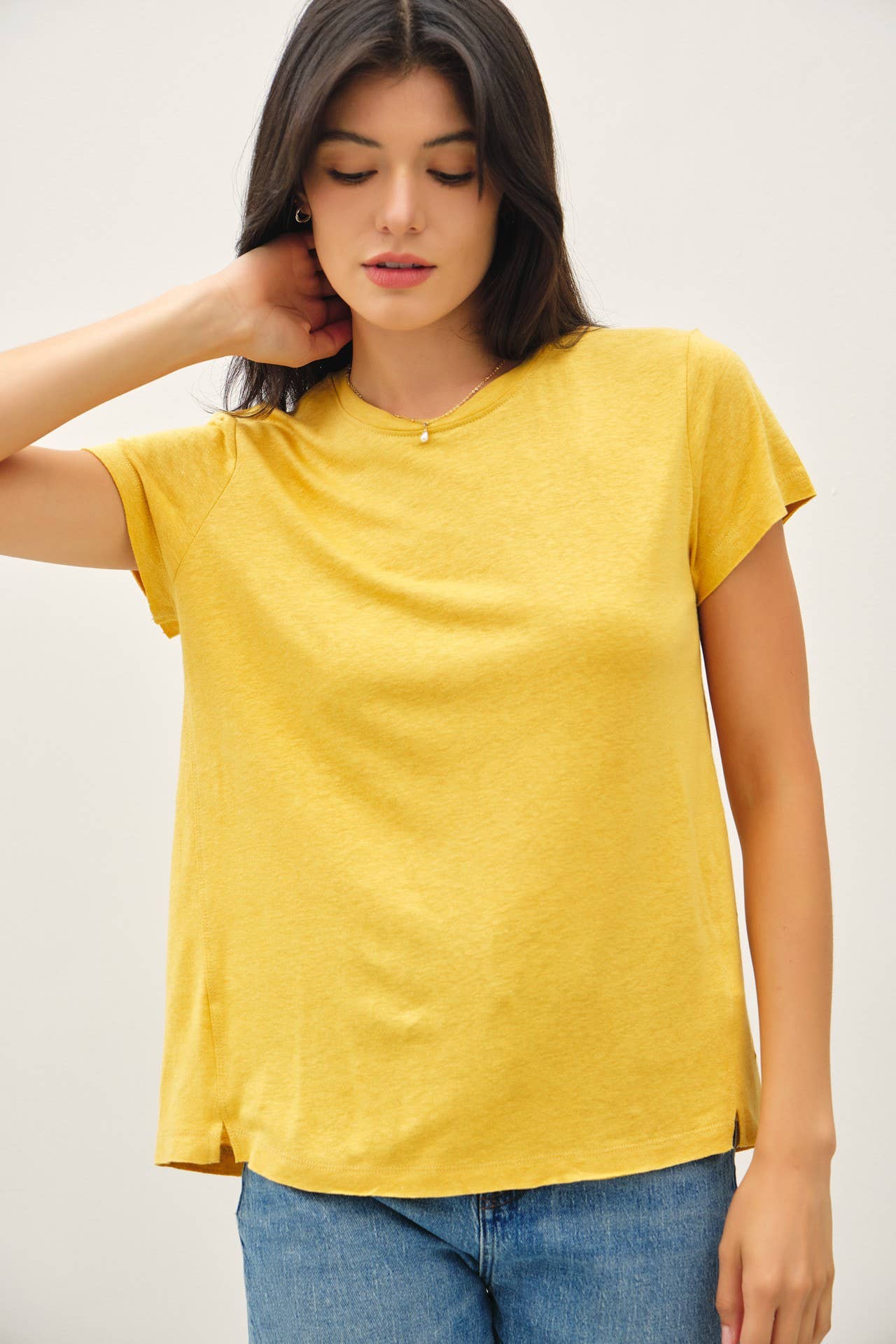 LINEN CLASSIC ROUND NECK SPLIT HEM T-SHIRT