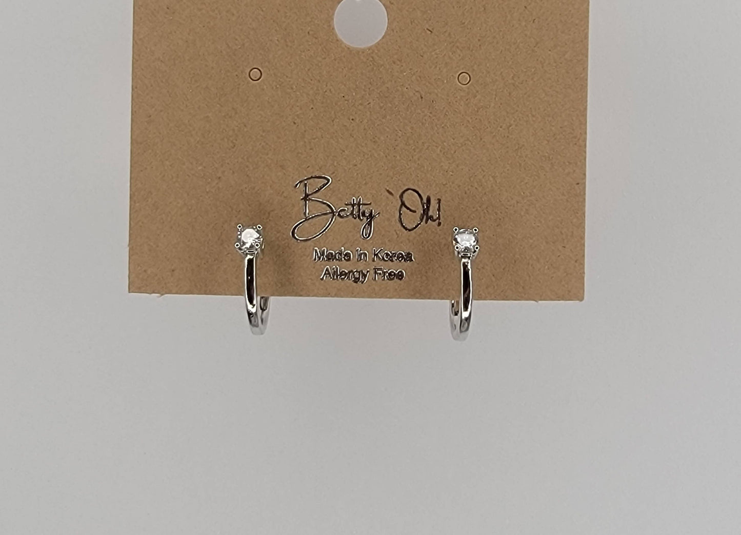 SMALL HOOP EARRINGS.