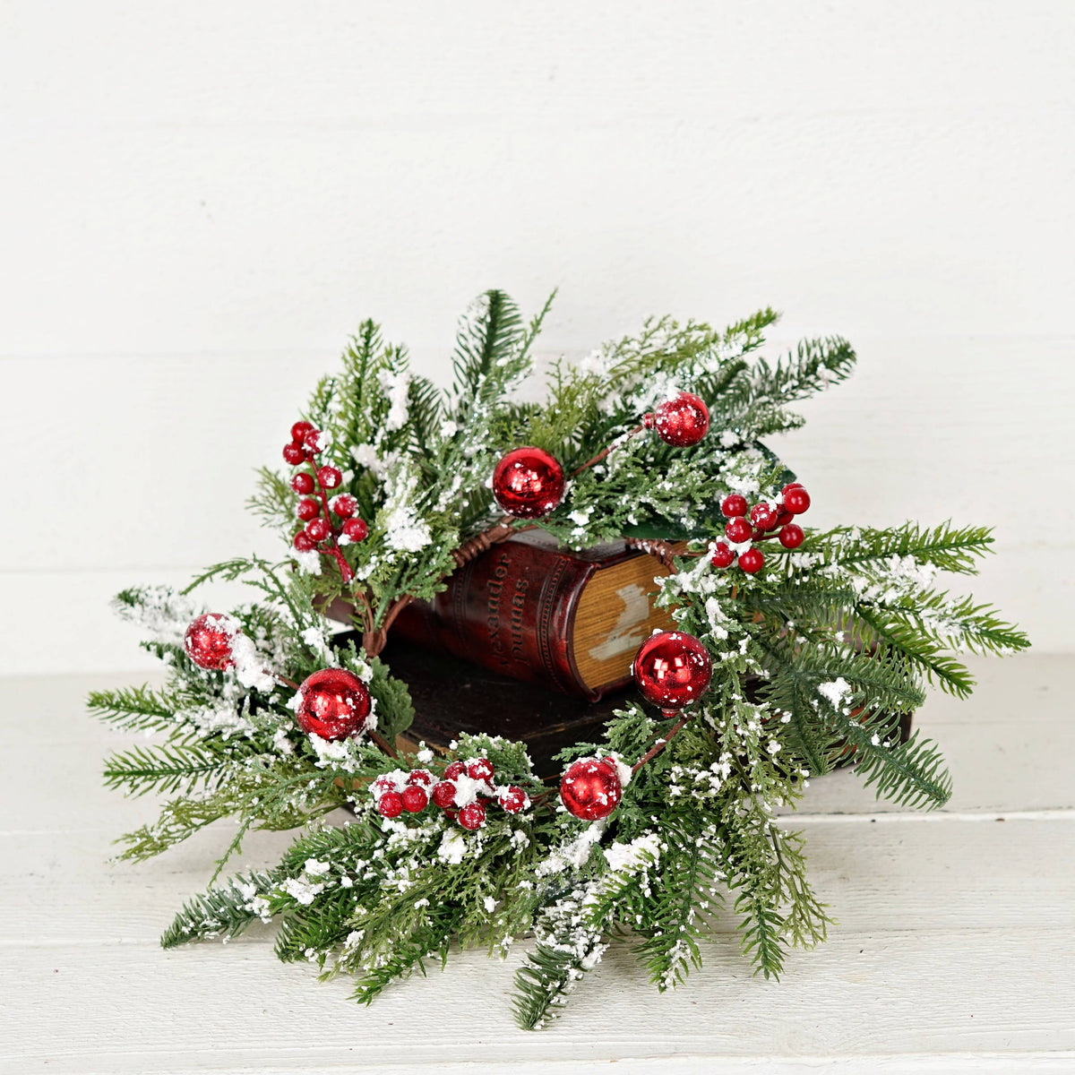 511762- 18in(6.5)Wreath-Snowy Holidays-