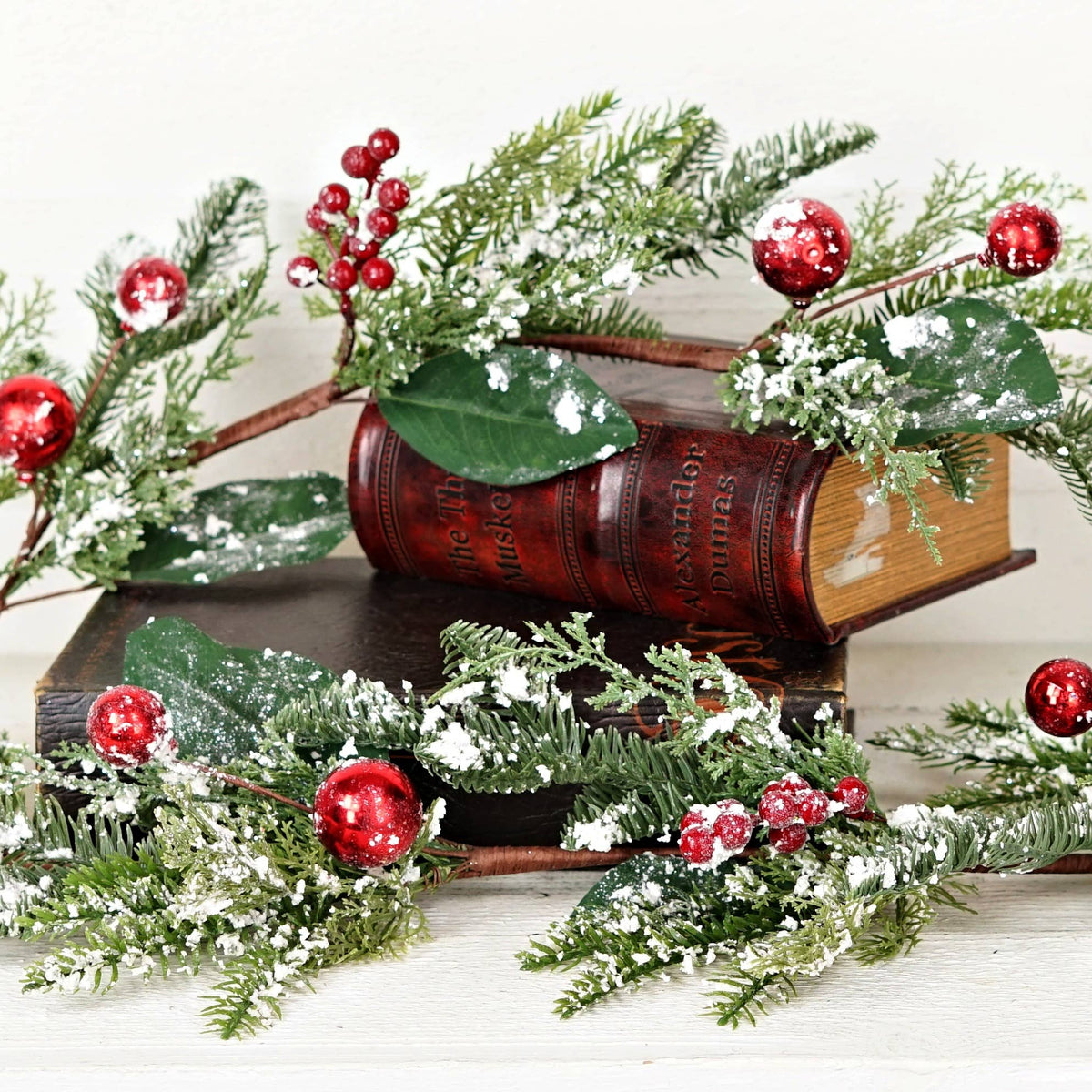 511761- 5ft Garland-Snowy Holidays