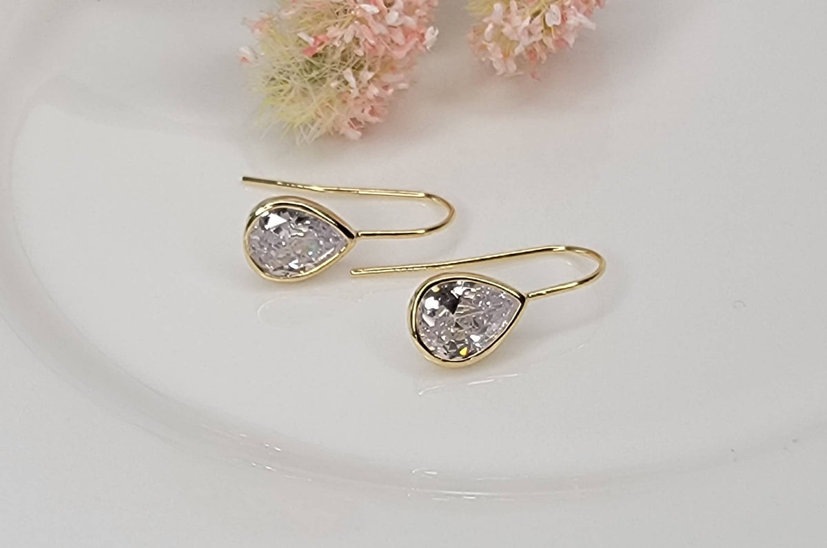TEARDROP FISH HOOK EARRINGS.
