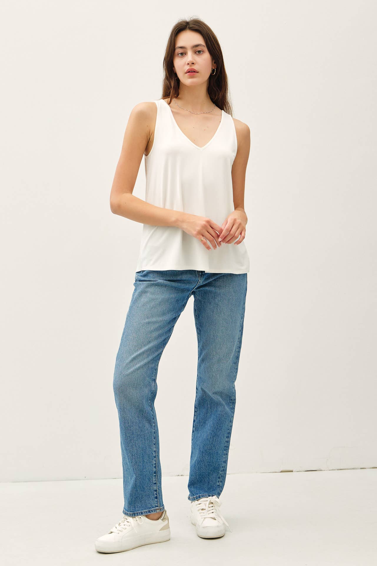 BAMBOO/MODAL BASIC V-NECK TANK