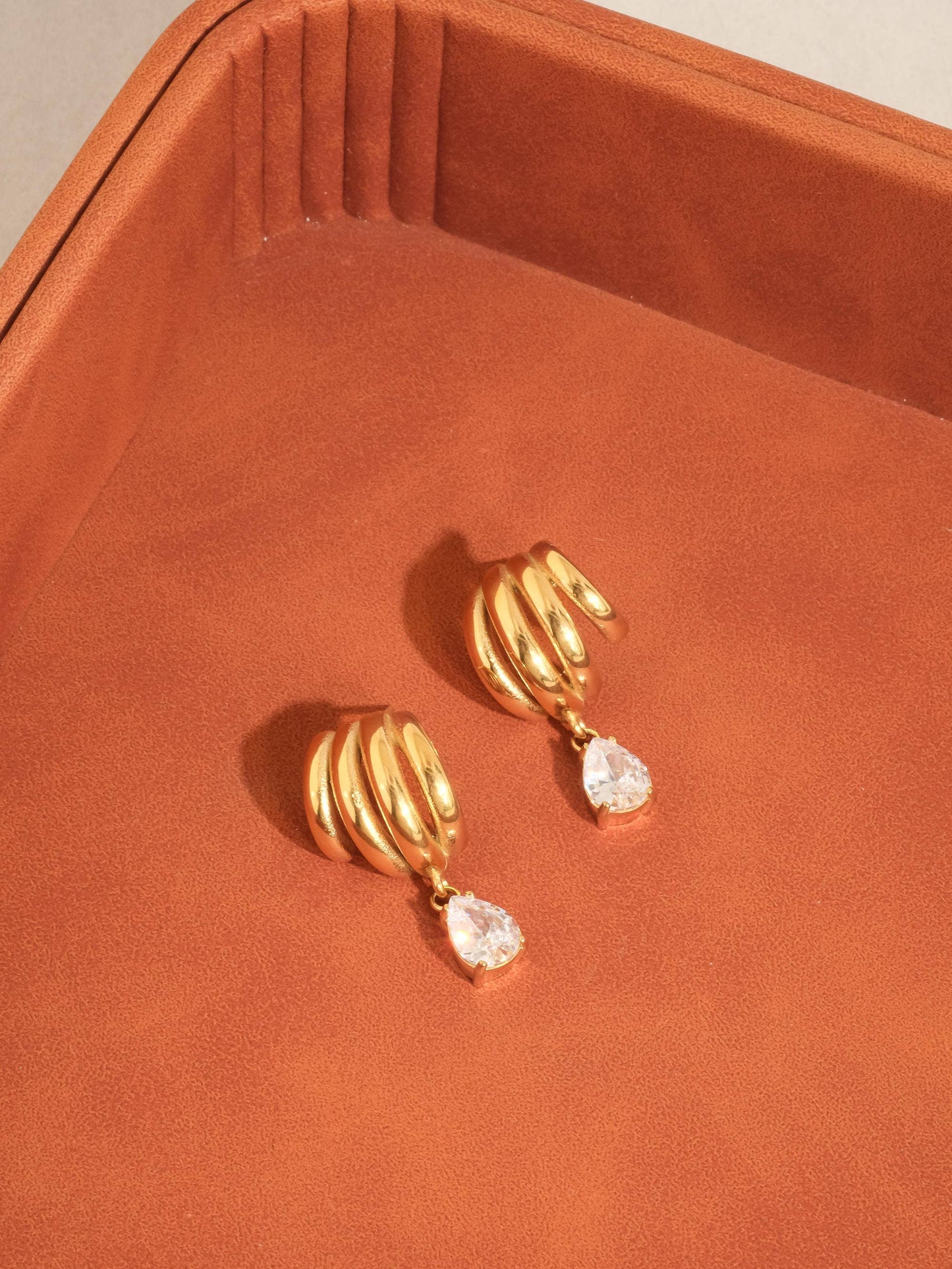 Dovely 18K Gold Drop Earring