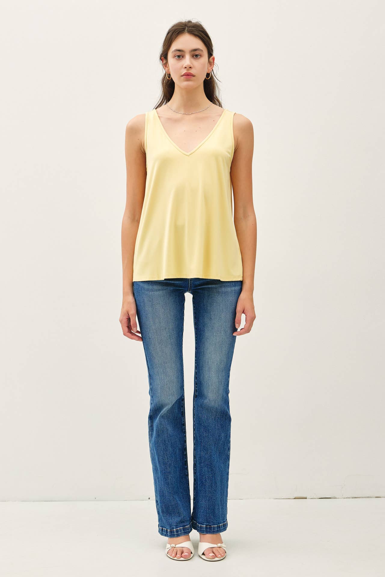 BAMBOO/MODAL BASIC V-NECK TANK