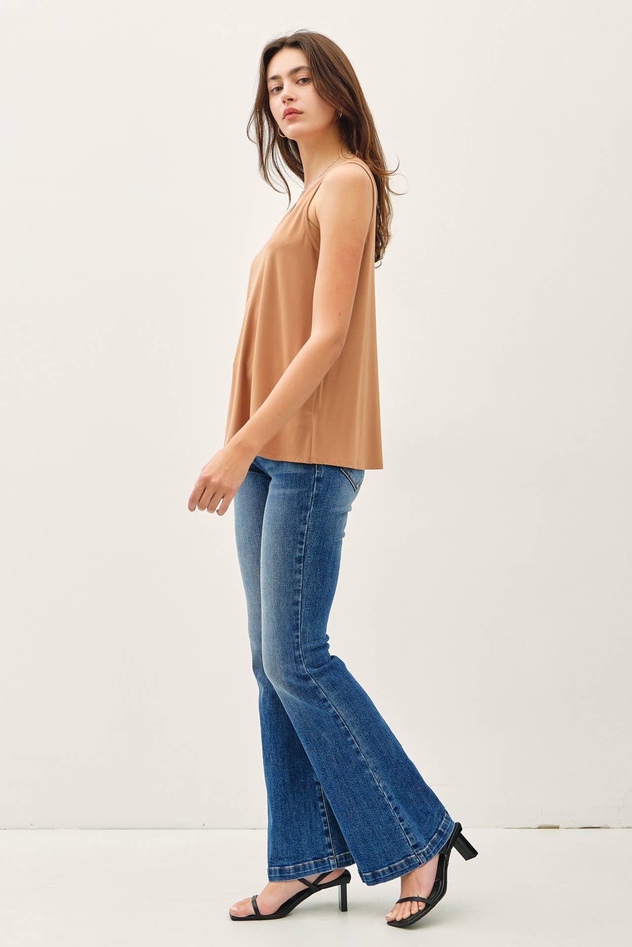 BAMBOO/MODAL BASIC V-NECK TANK