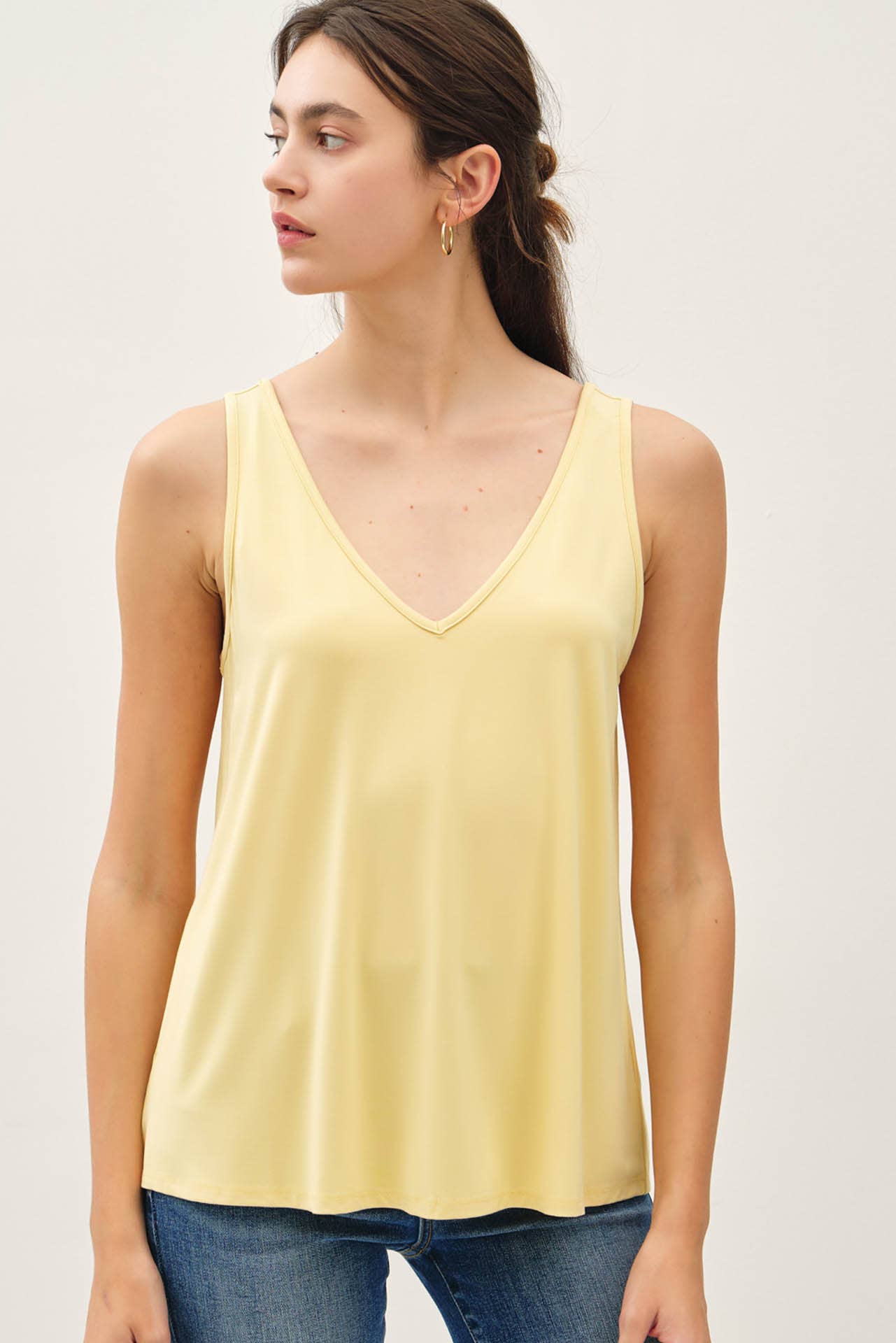 BAMBOO/MODAL BASIC V-NECK TANK