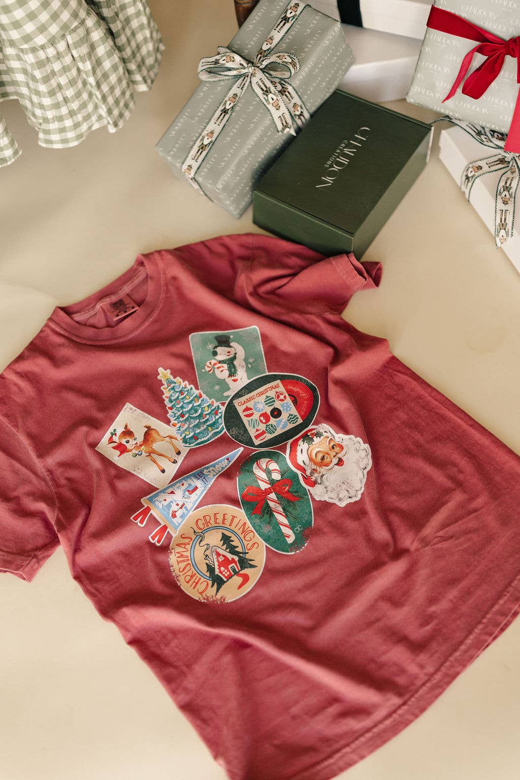 90 Vintage Christmas Stickers Graphic Apparel