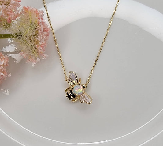 BEE NECKLACE.