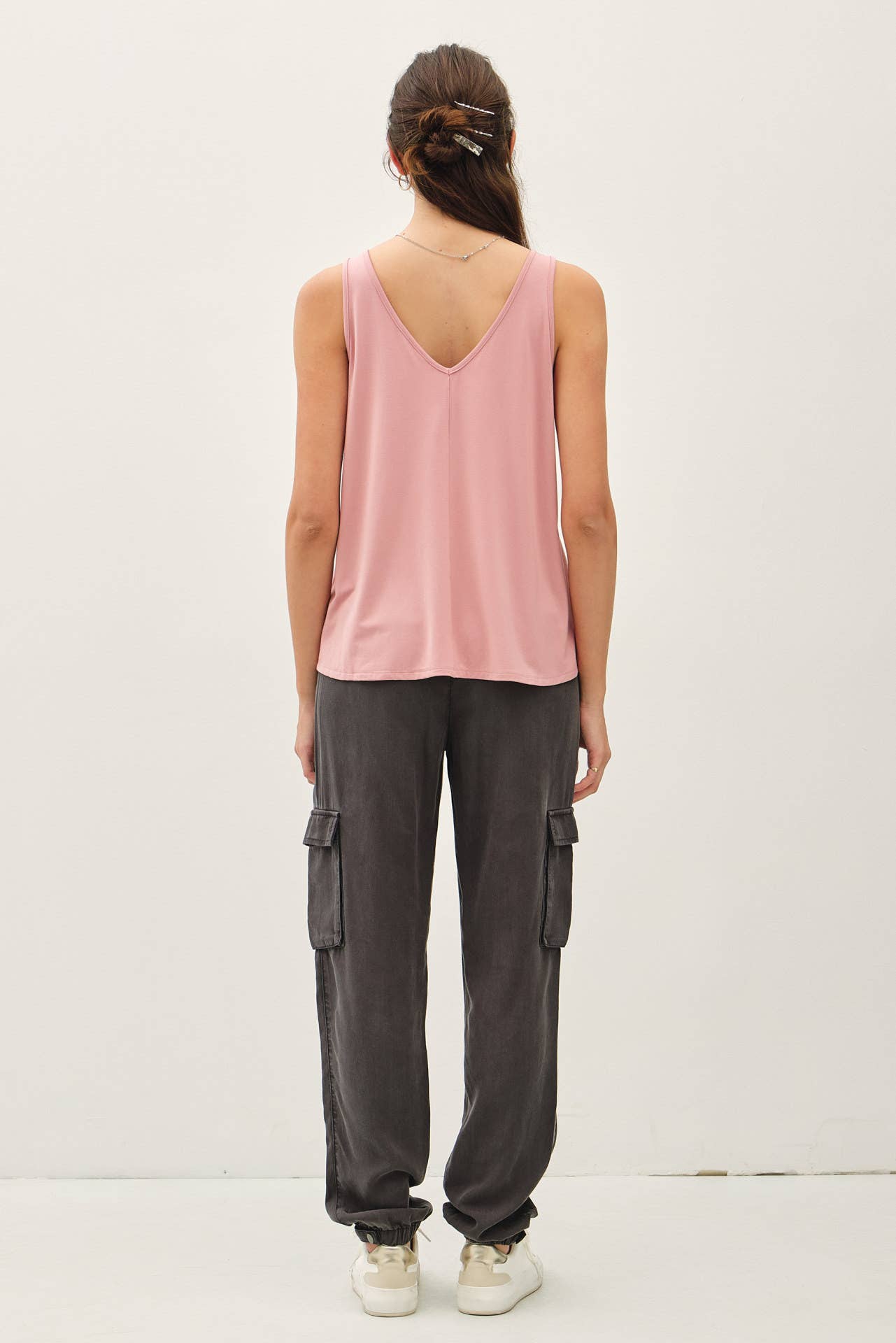 BAMBOO/MODAL BASIC V-NECK TANK