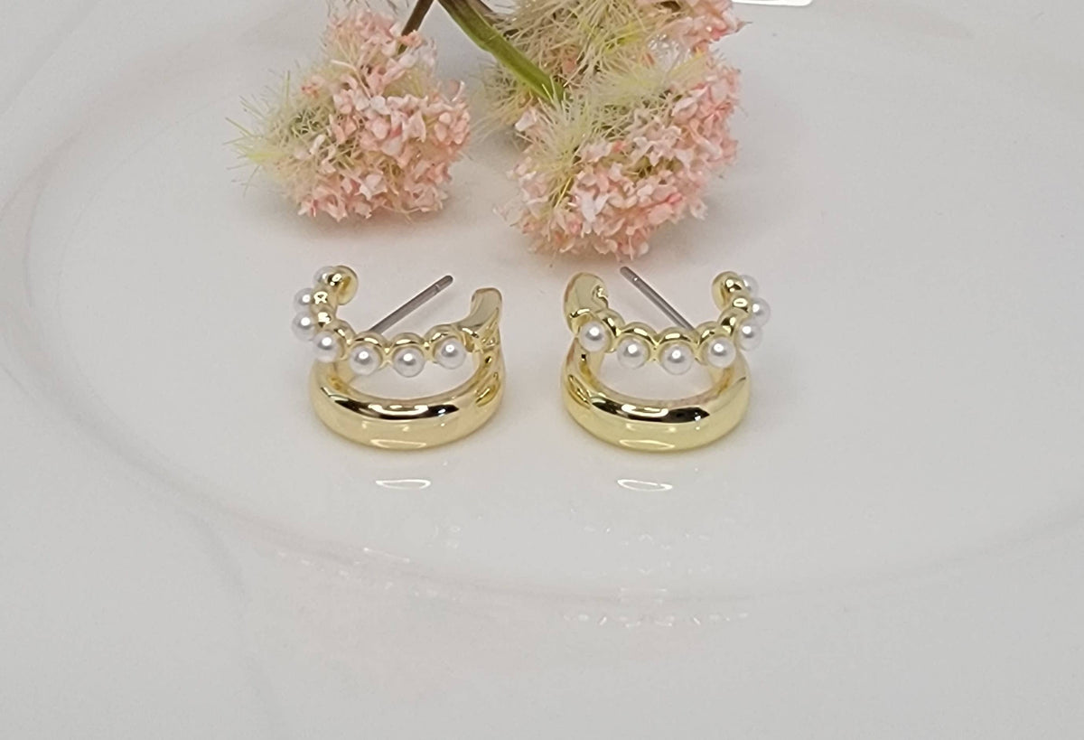 SMALL DOUBLE LAYRED HOOP EARRINGS.