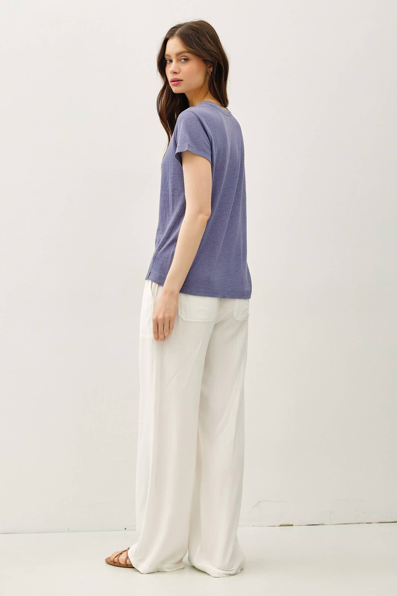 LINEN CLASSIC ROUND NECK SPLIT HEM T-SHIRT