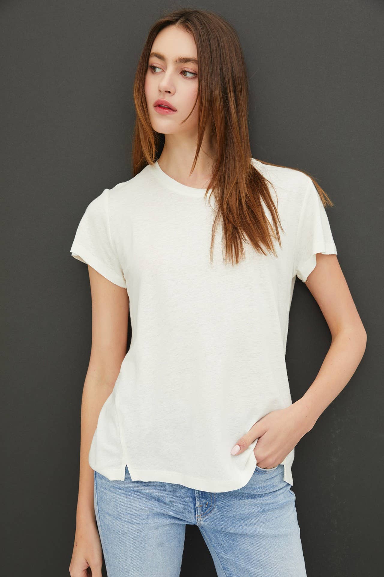 LINEN CLASSIC ROUND NECK SPLIT HEM T-SHIRT