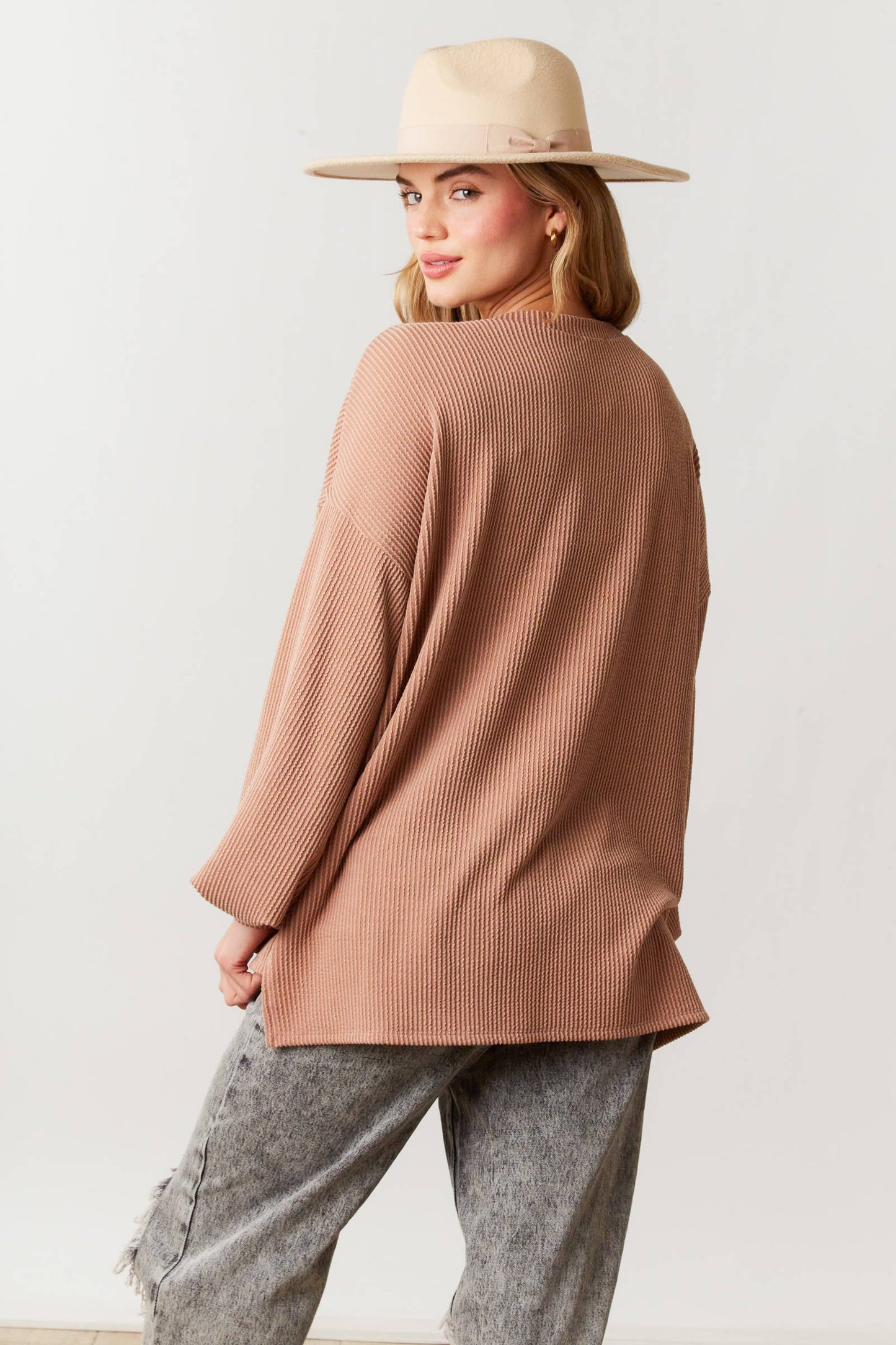 Ribbed V-Neck Pullover: LATTE