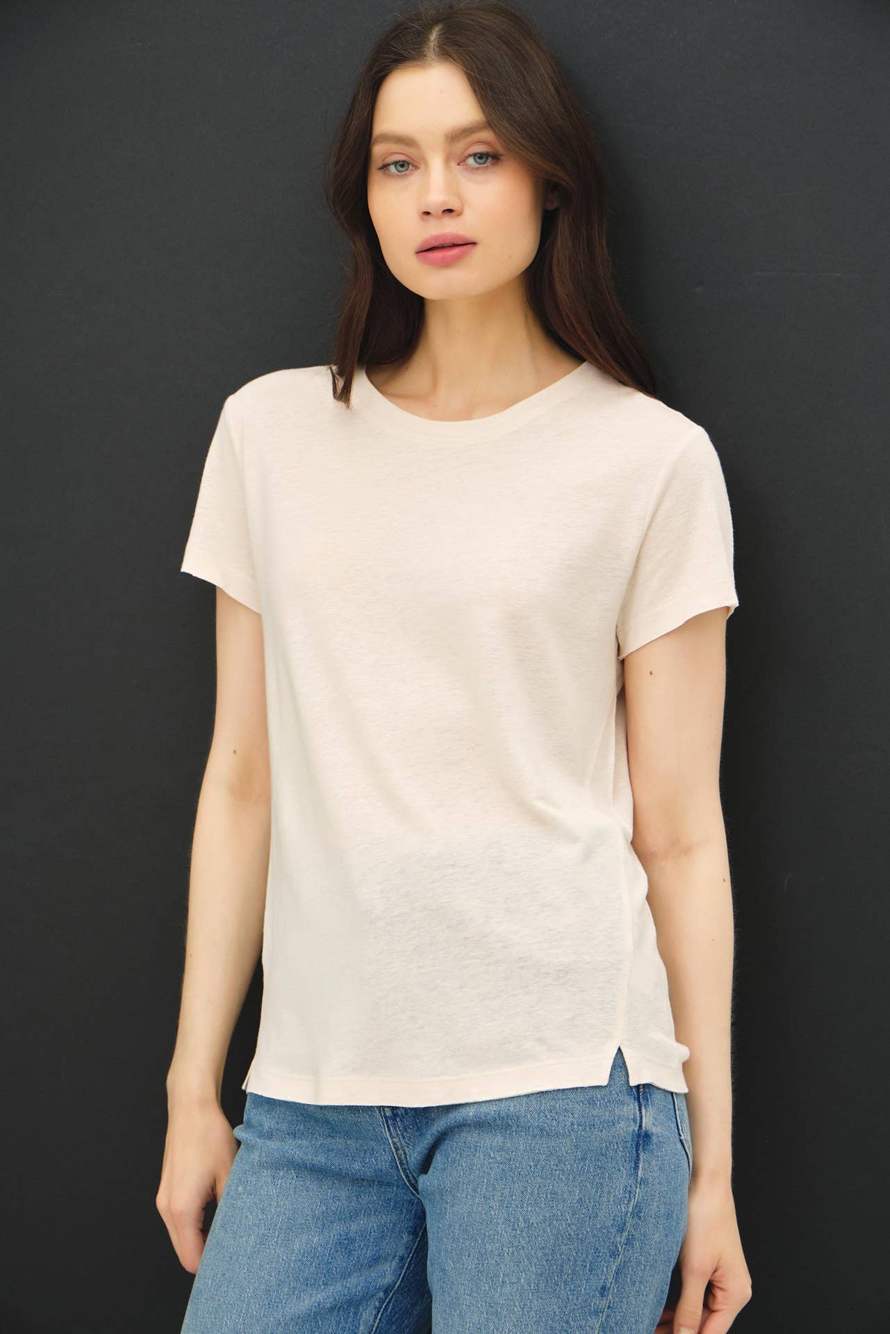 LINEN CLASSIC ROUND NECK SPLIT HEM T-SHIRT