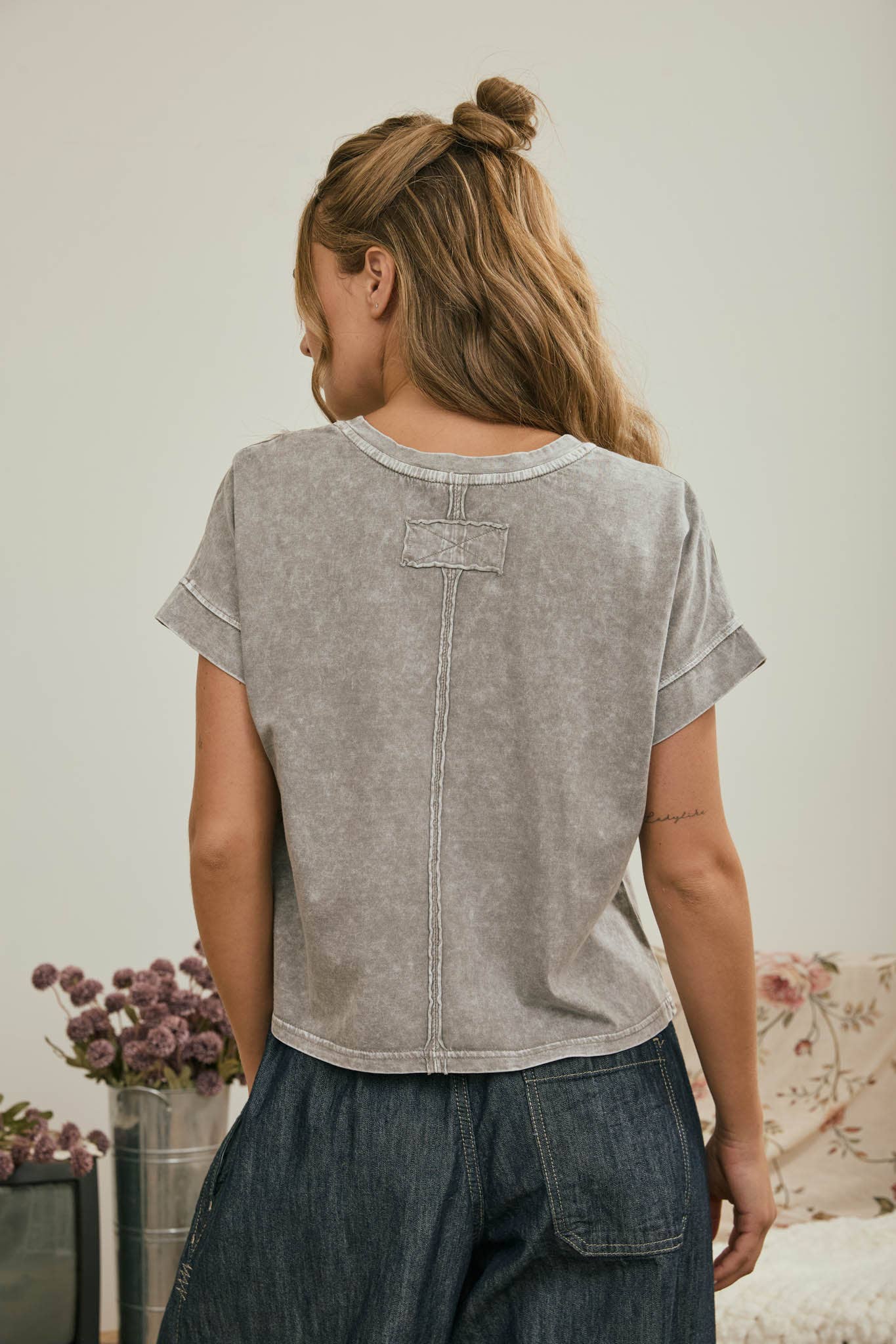 WASHED SHORT SLEEVE BOXY KNIT TOP : GREY