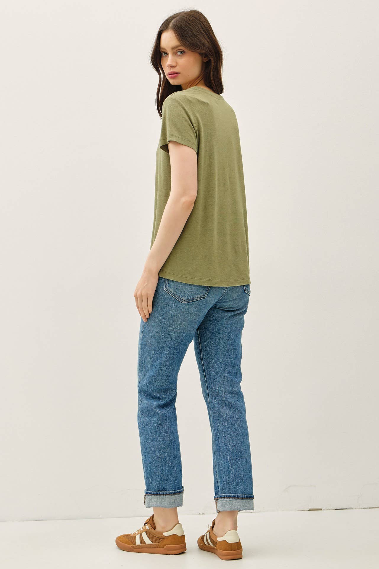 LINEN CLASSIC ROUND NECK SPLIT HEM T-SHIRT