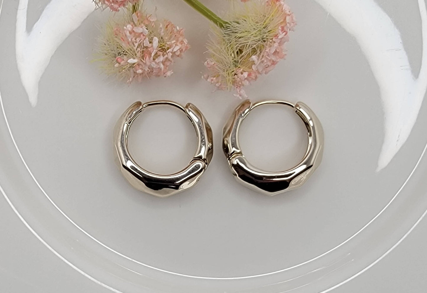 BEVELED HUGGIE EARRINGS.