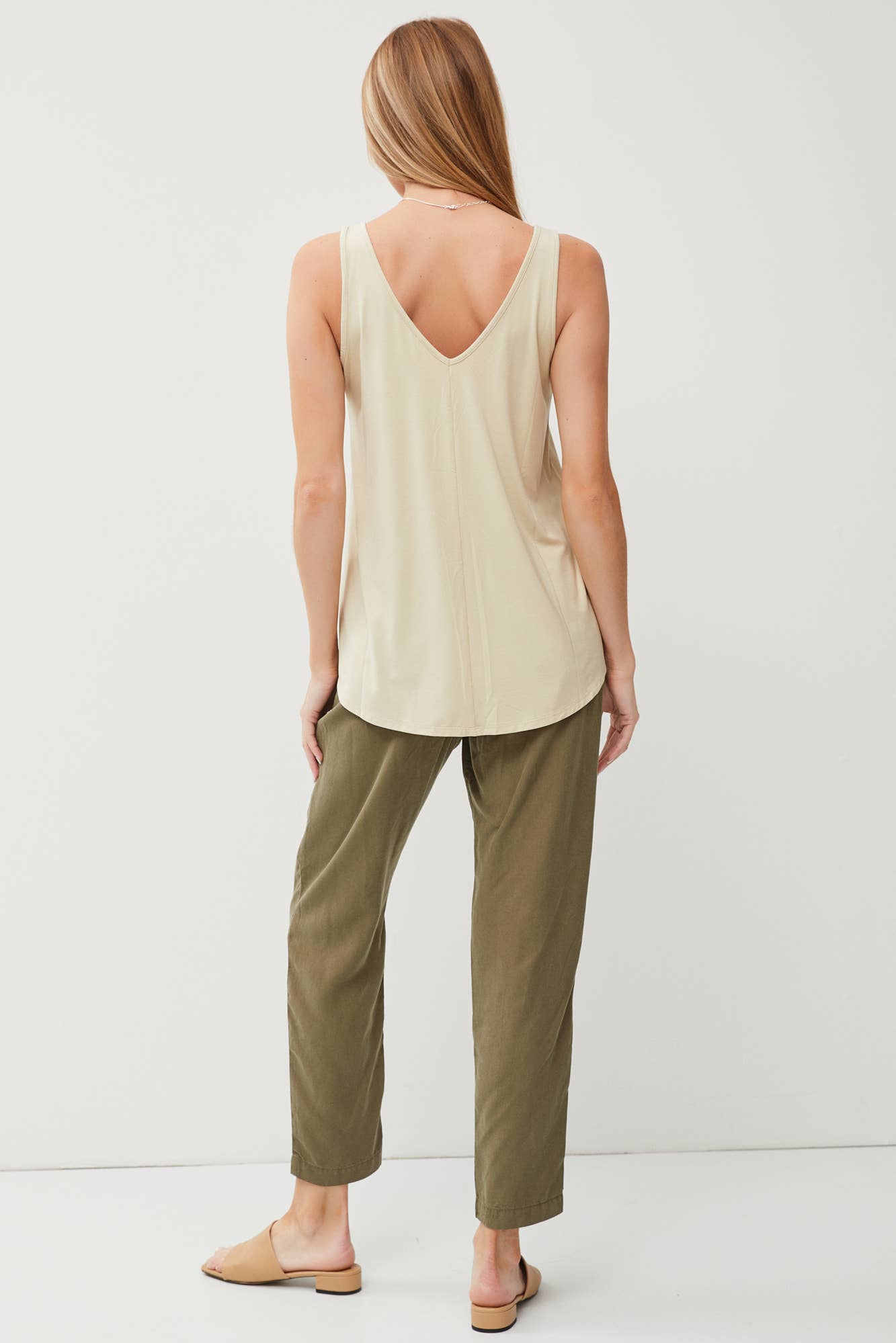 BAMBOO/MODAL BASIC V-NECK TANK