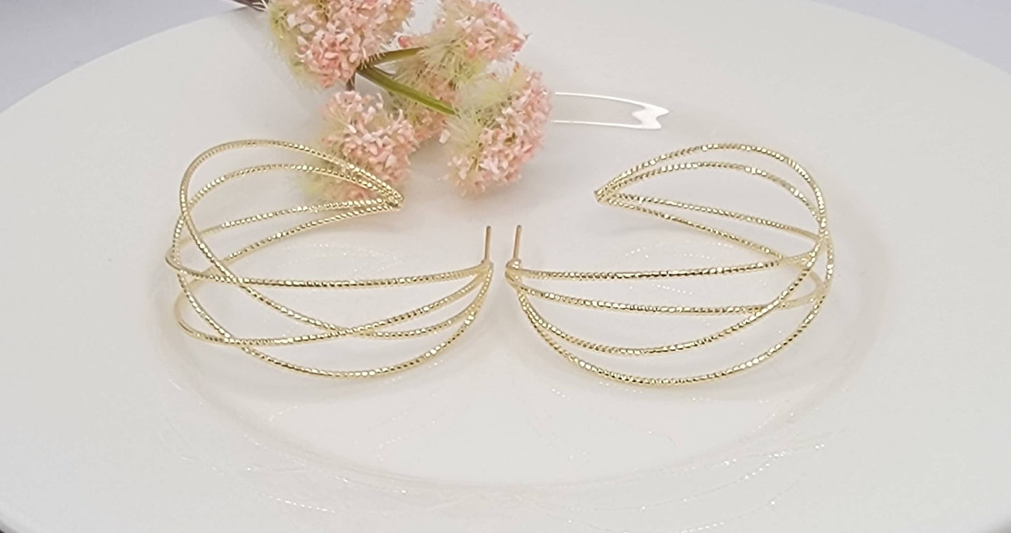LAZER CUT CRISS CROSS HOOP EARRINGS.