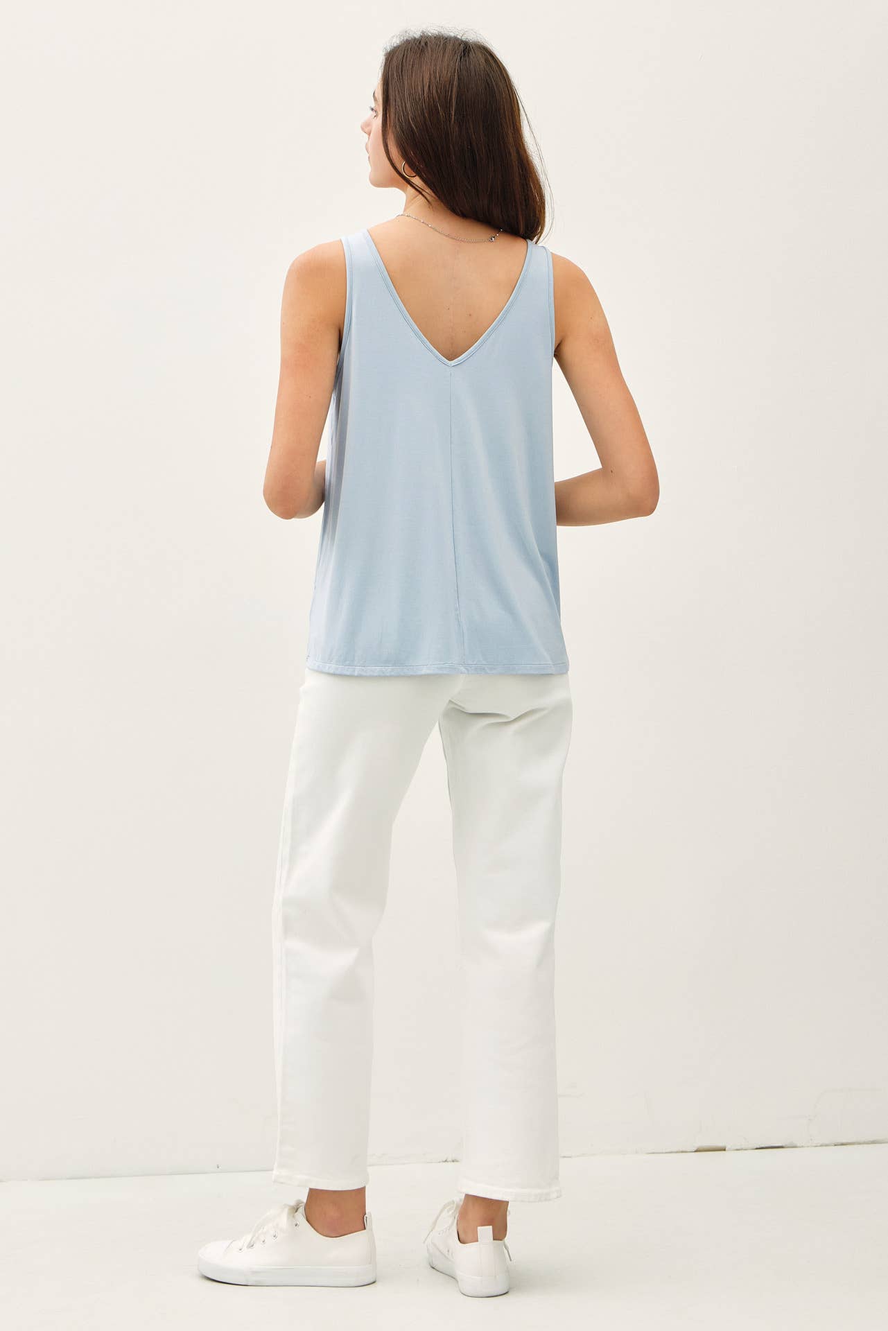 BAMBOO/MODAL BASIC V-NECK TANK