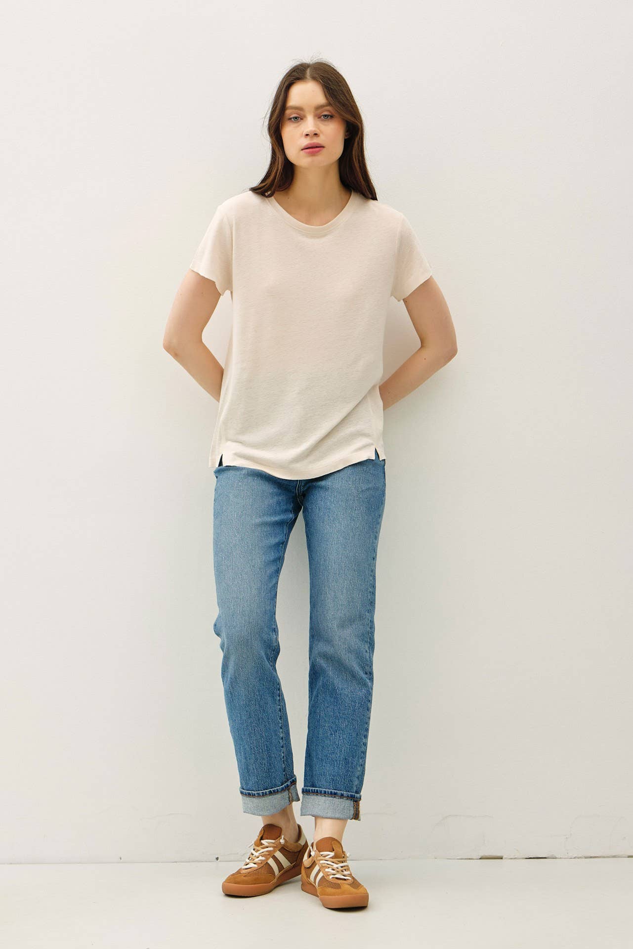 LINEN CLASSIC ROUND NECK SPLIT HEM T-SHIRT