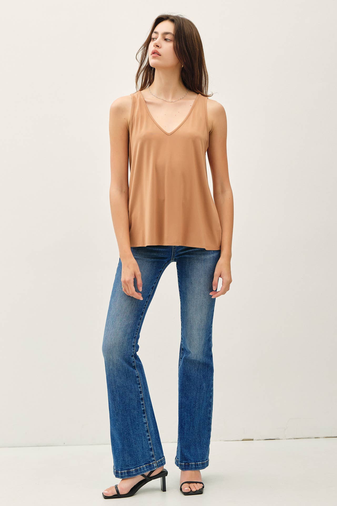 BAMBOO/MODAL BASIC V-NECK TANK