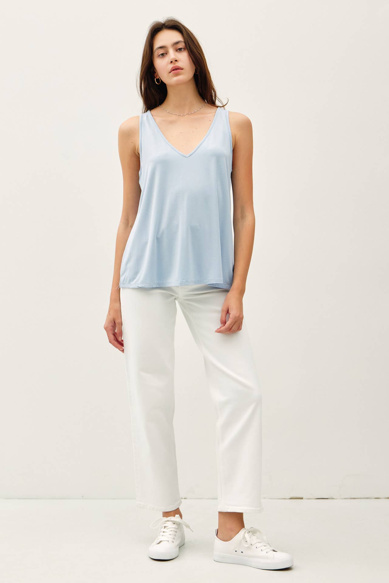 BAMBOO/MODAL BASIC V-NECK TANK