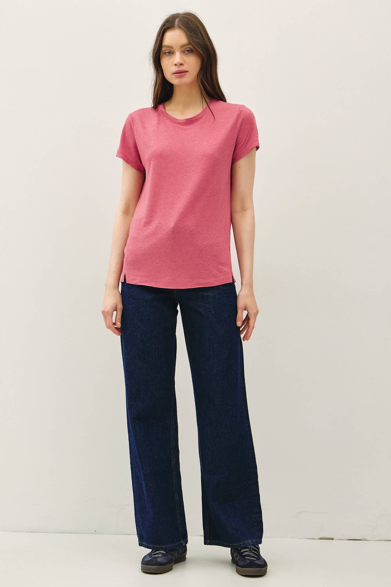 LINEN CLASSIC ROUND NECK SPLIT HEM T-SHIRT
