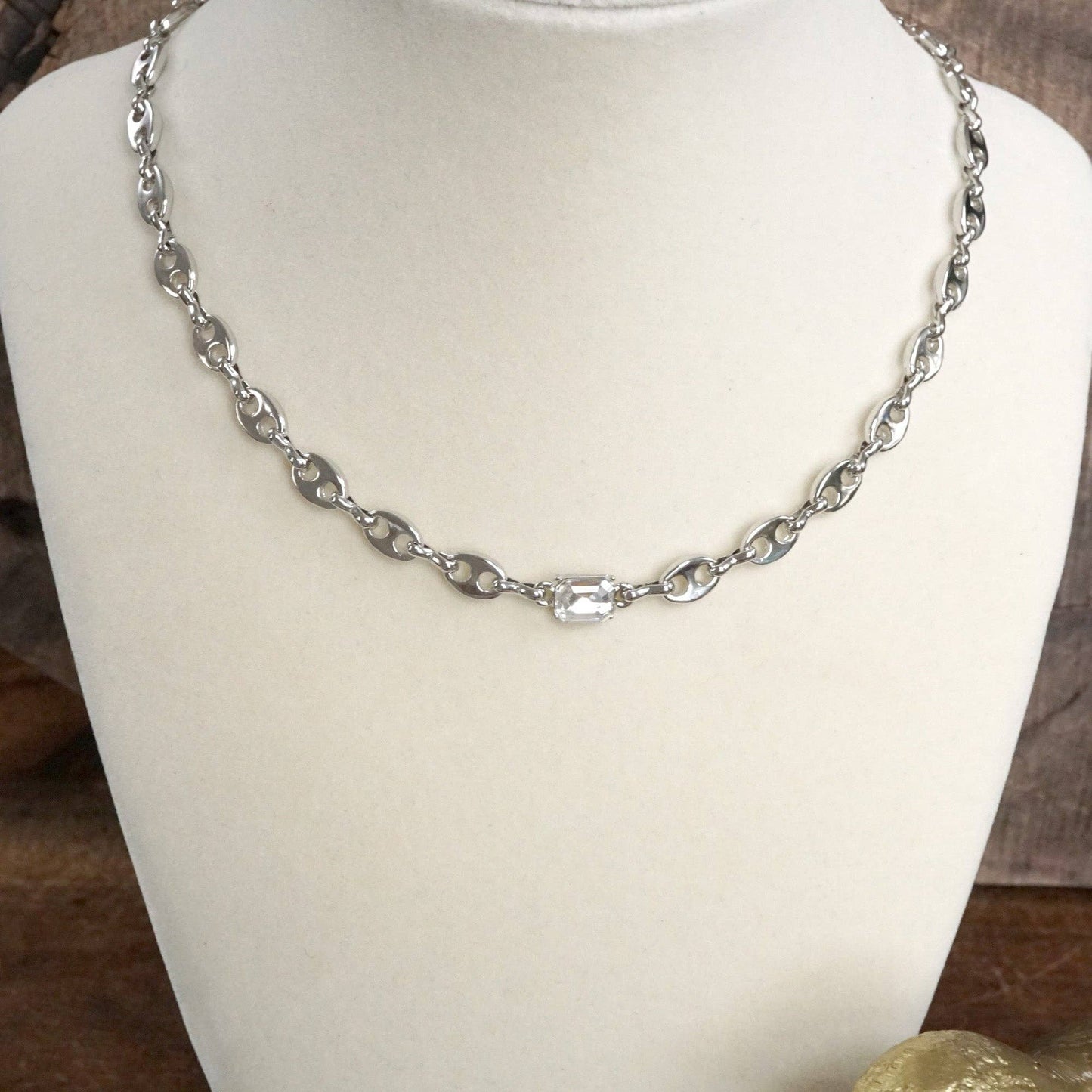 Short Anchor Chain Necklace with Emerald-Cut Crystal – Gold or Silver
