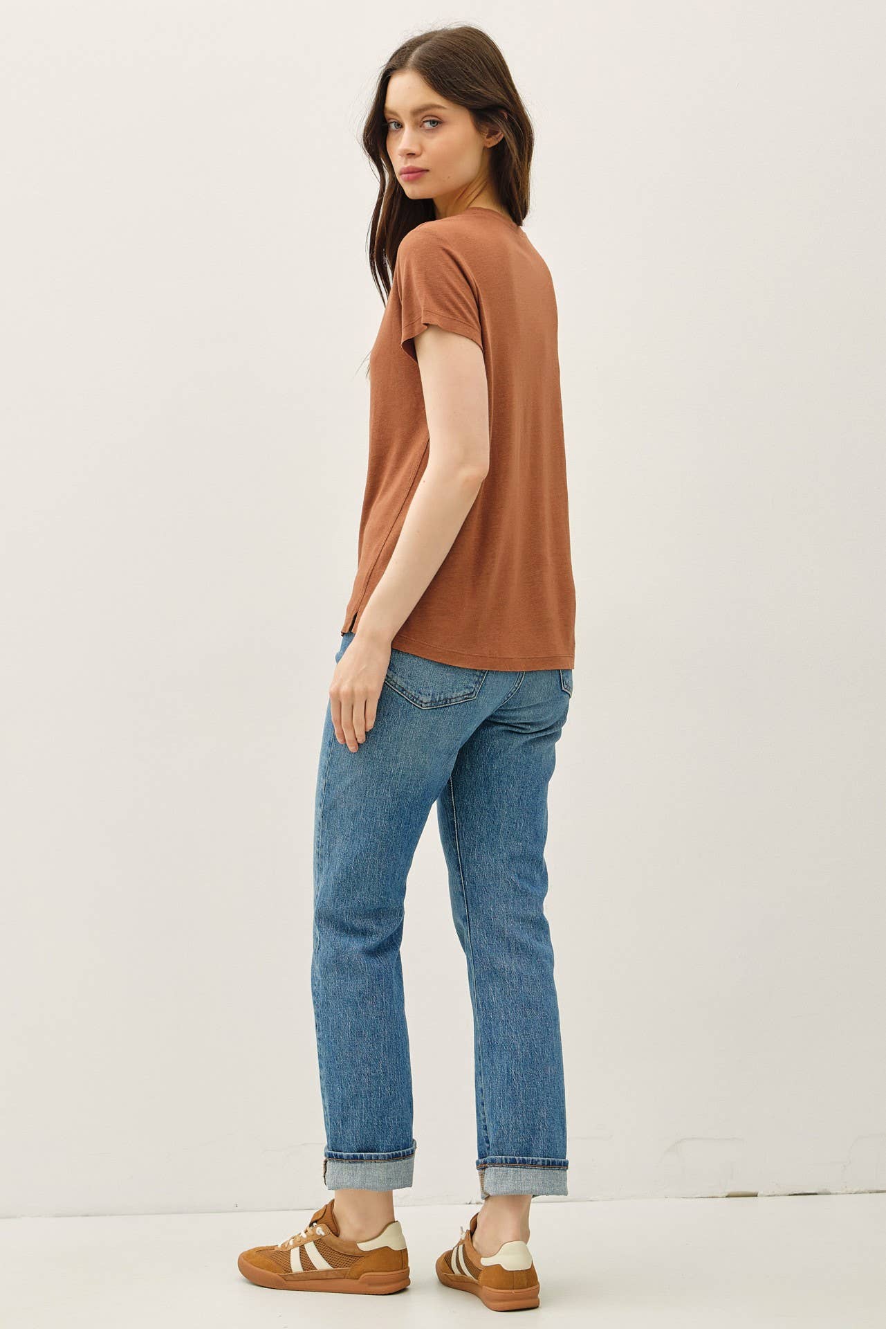 LINEN CLASSIC ROUND NECK SPLIT HEM T-SHIRT