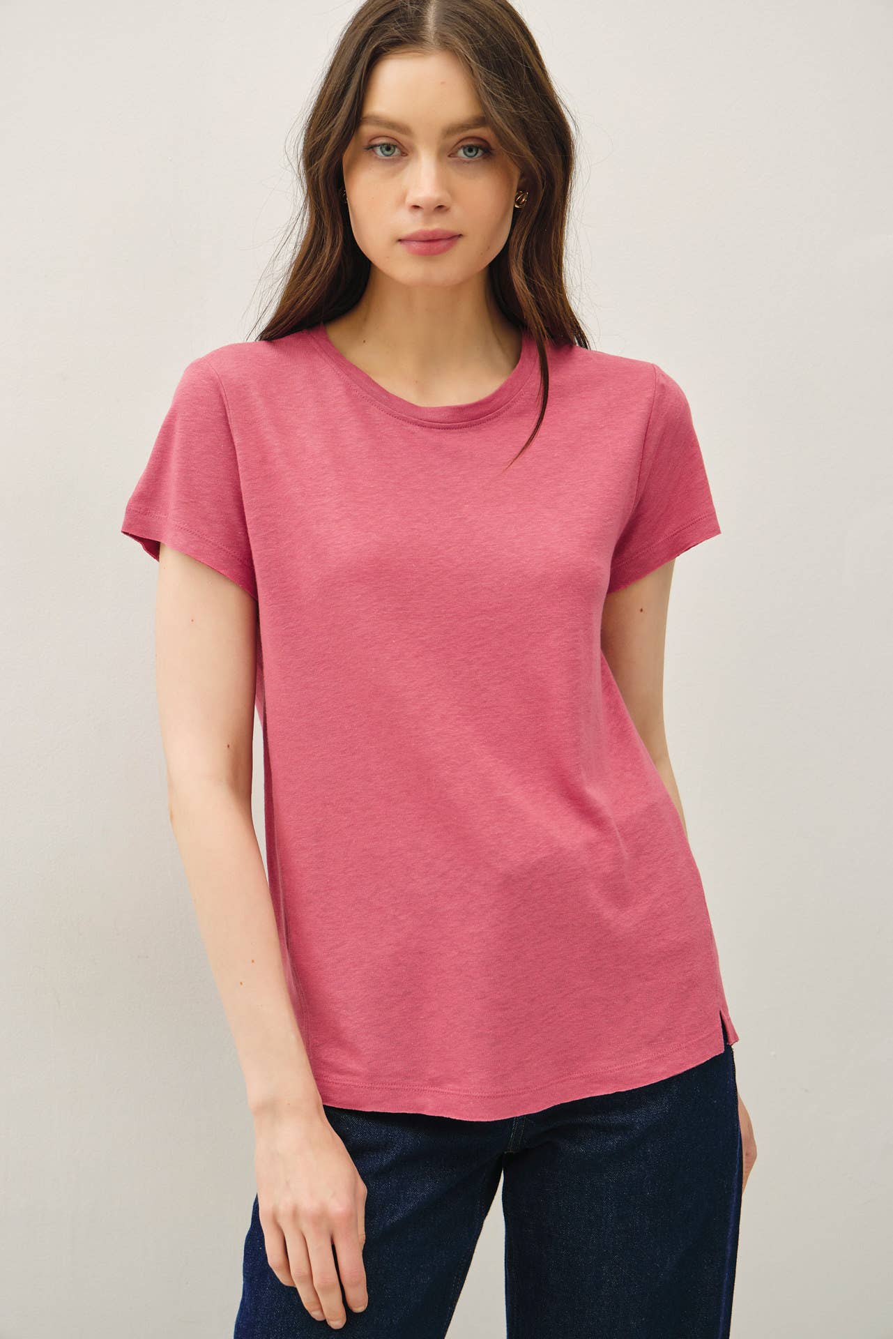 LINEN CLASSIC ROUND NECK SPLIT HEM T-SHIRT