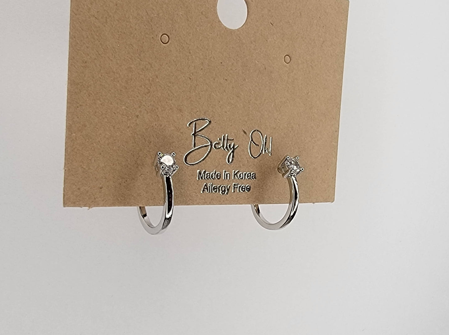 SMALL HOOP EARRINGS.