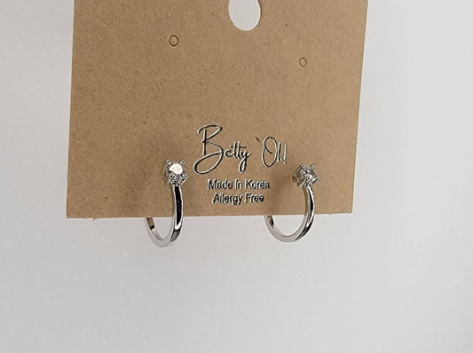 SMALL HOOP EARRINGS.