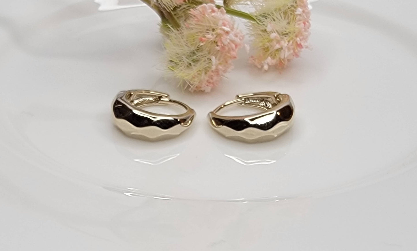 BEVELED HUGGIE EARRINGS.