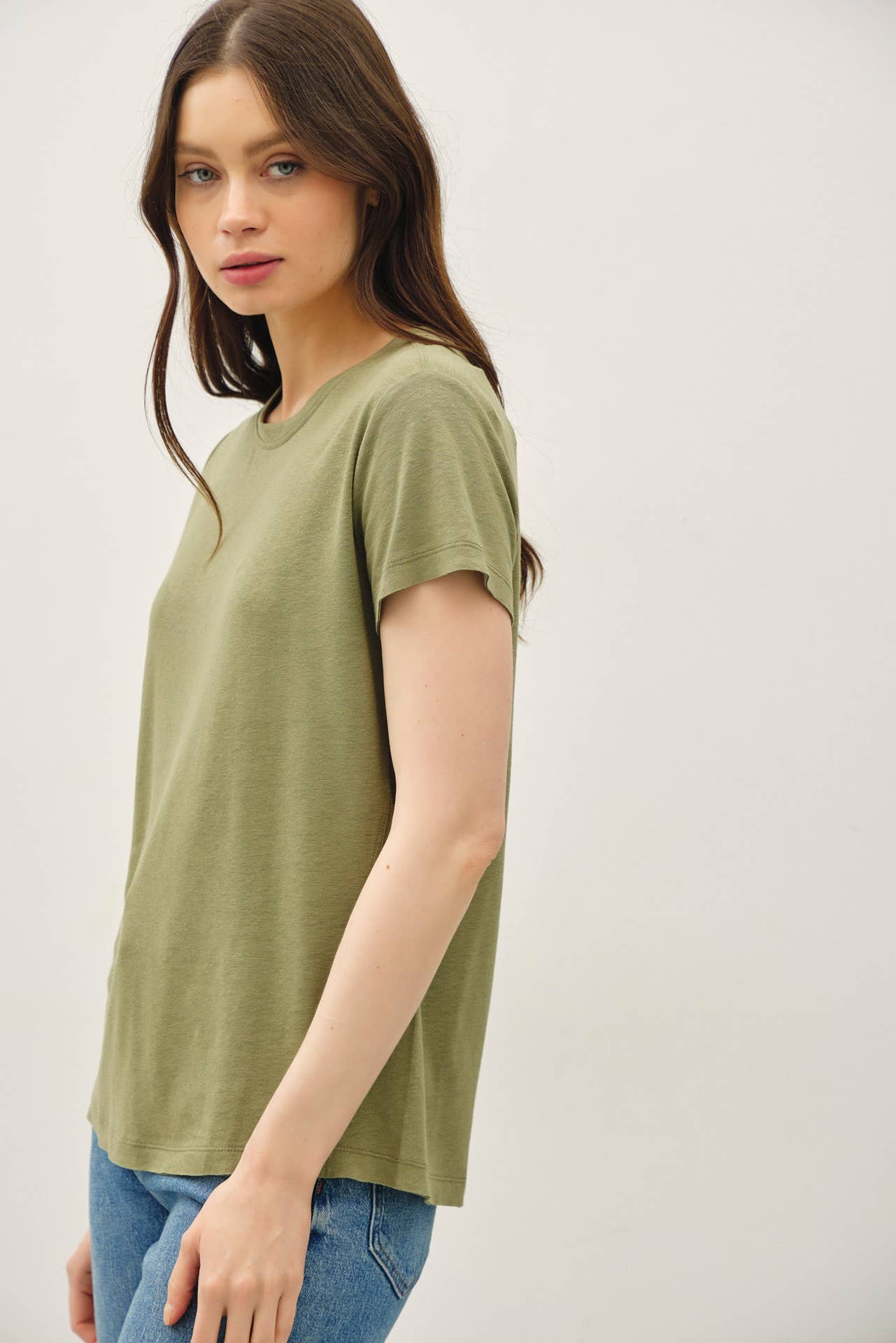 LINEN CLASSIC ROUND NECK SPLIT HEM T-SHIRT