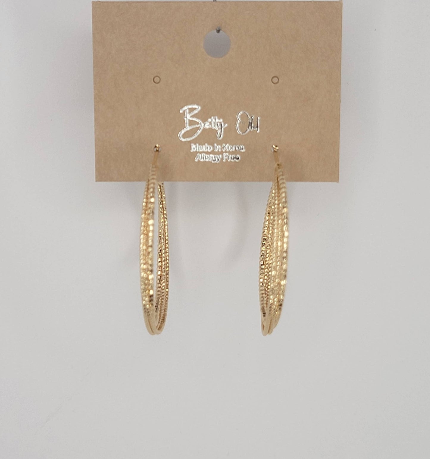 TWISTED WIRE HOOP EARRINGS.