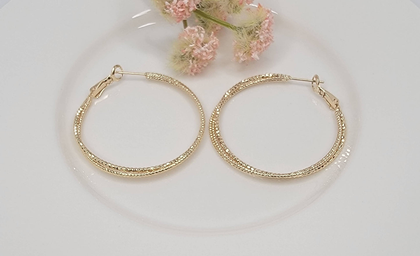 TWISTED WIRE HOOP EARRINGS.
