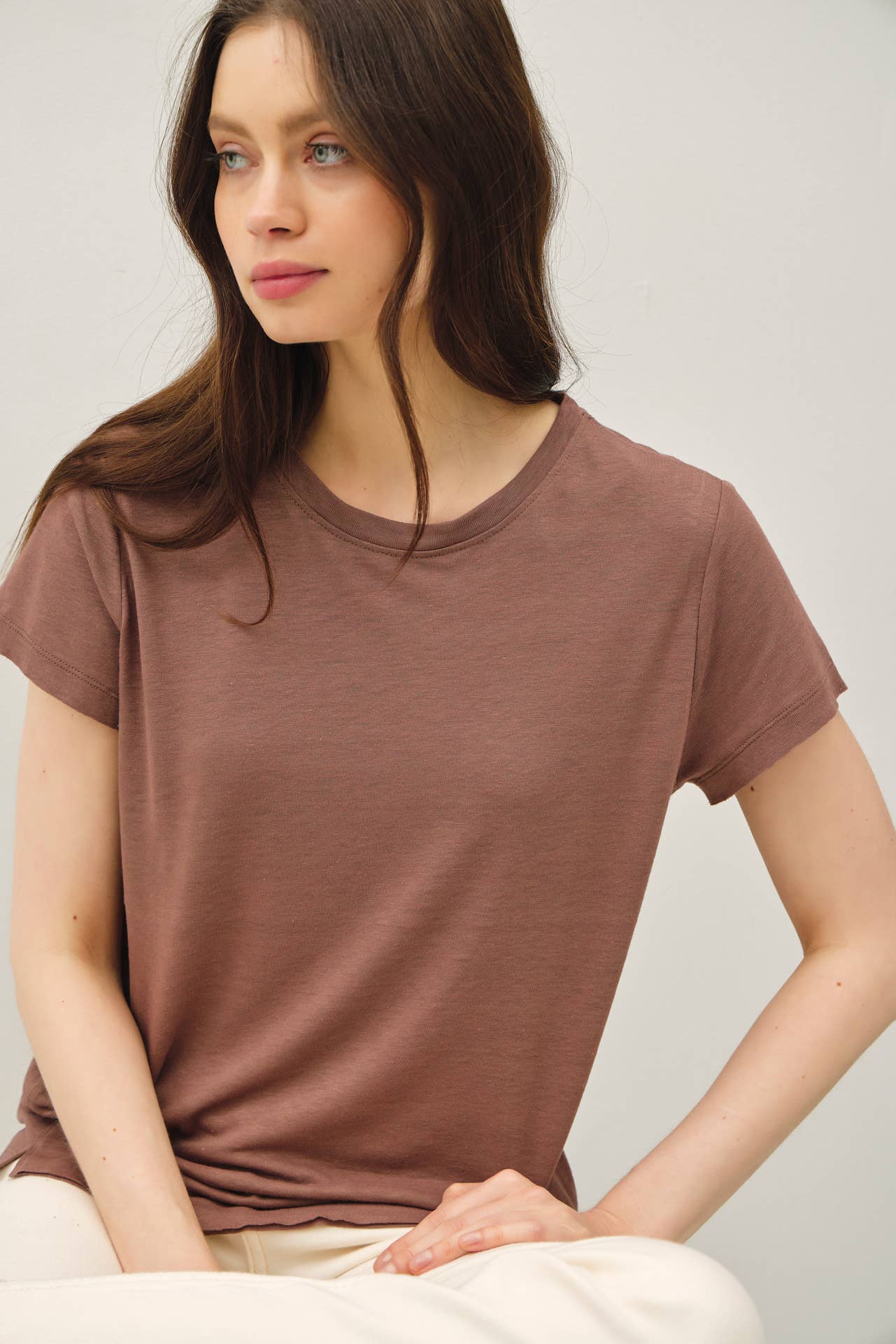 LINEN CLASSIC ROUND NECK SPLIT HEM T-SHIRT