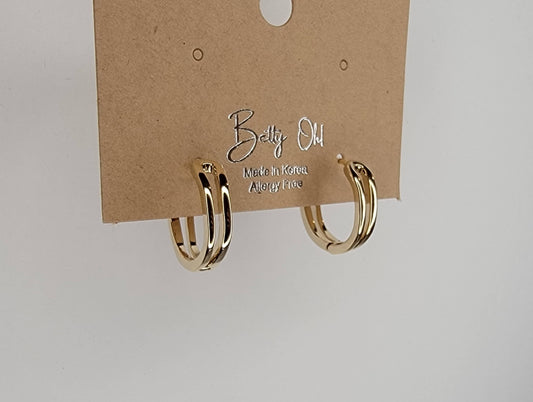 DOUBLE LINED CLICKER EARRINGS.