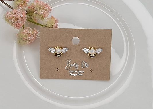BEE POST EARRINGS.