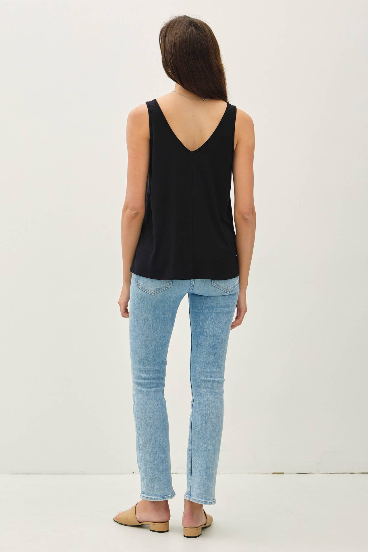 BAMBOO/MODAL BASIC V-NECK TANK