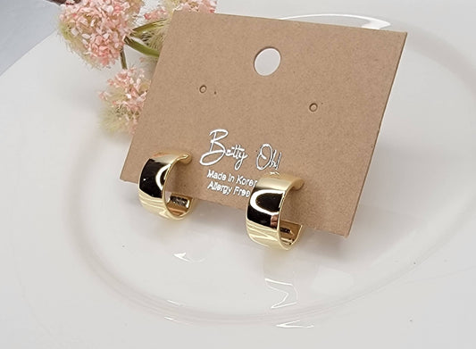 SMALL HOOP EARRINGS.