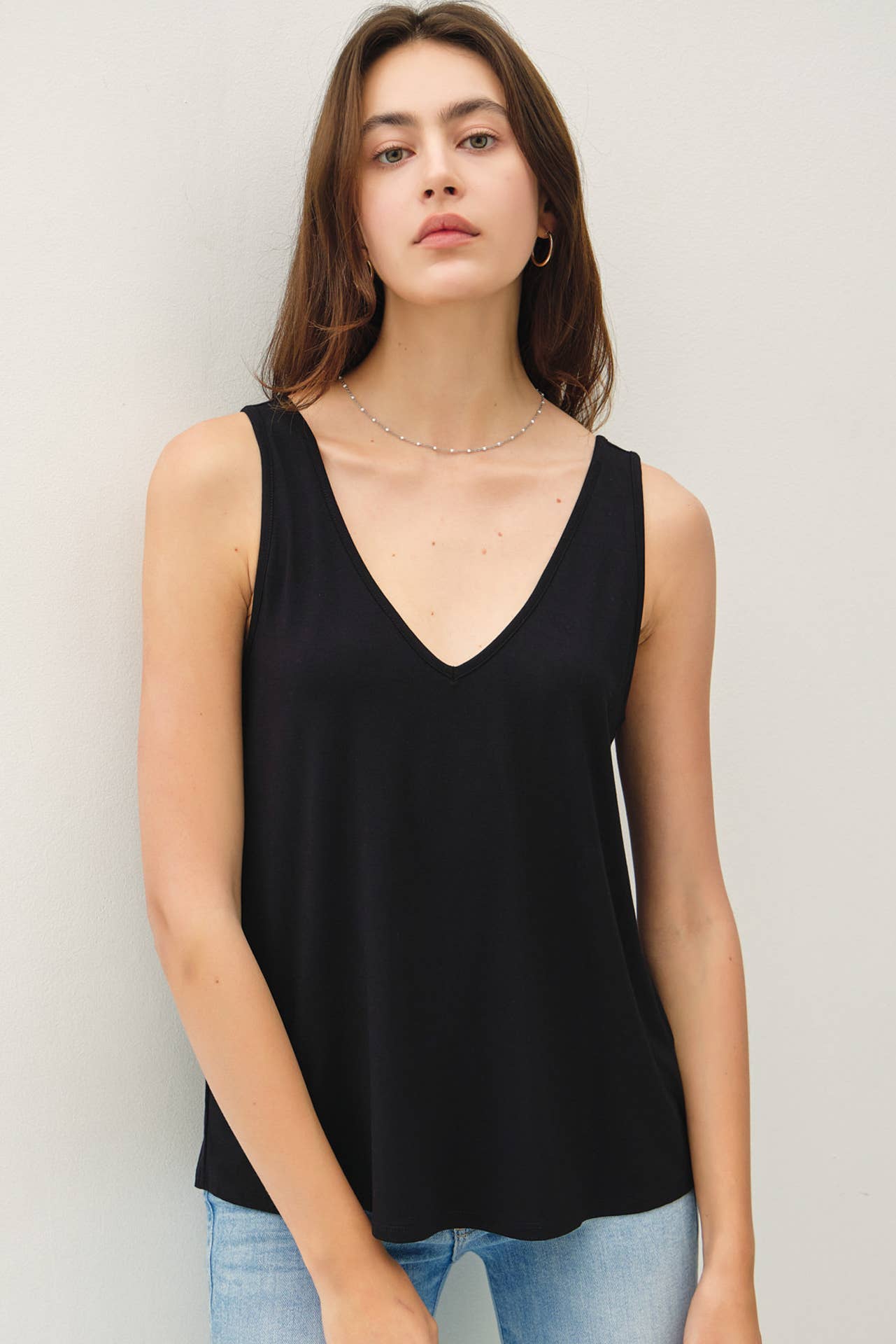 BAMBOO/MODAL BASIC V-NECK TANK
