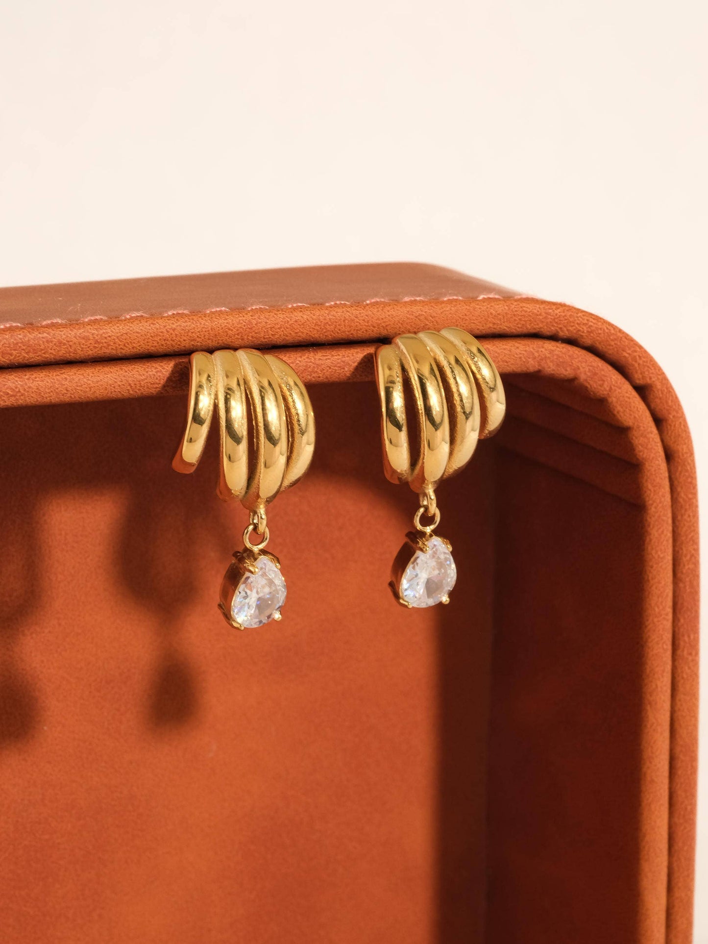 Dovely 18K Gold Drop Earring
